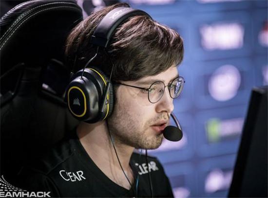 他的身高臂 他的身高臂